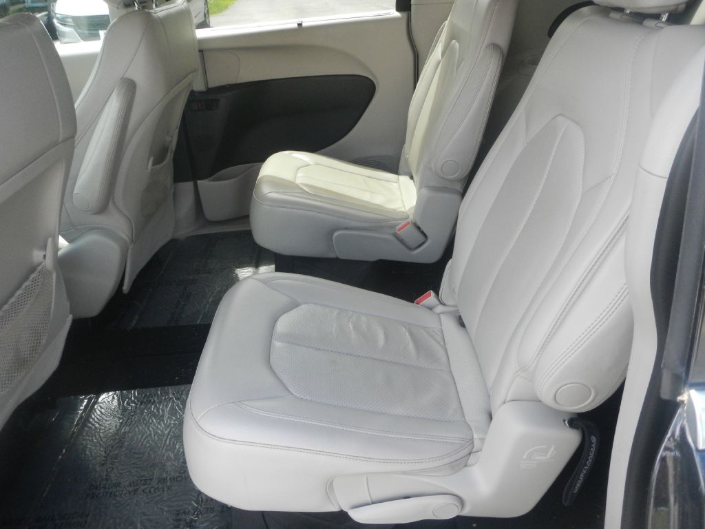 Photo 36 of this CHRYSLER PACIFICA