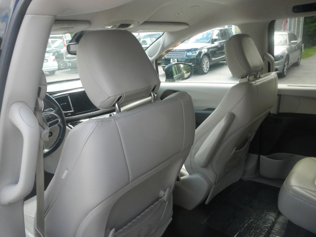 Photo 39 of this CHRYSLER PACIFICA