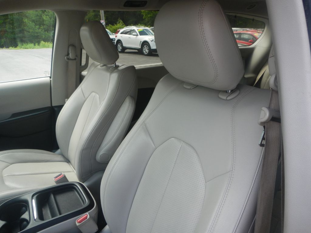 Photo 45 of this CHRYSLER PACIFICA