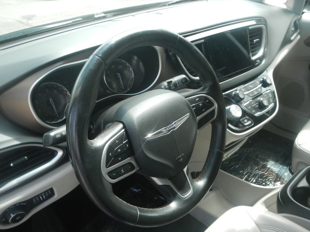 Photo 49 of this CHRYSLER PACIFICA