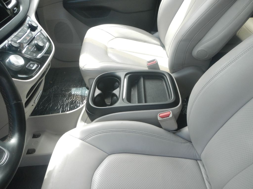 Photo 50 of this CHRYSLER PACIFICA