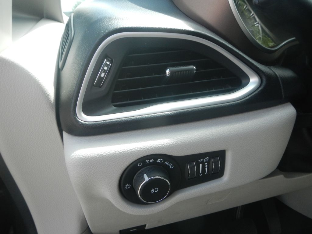 Photo 51 of this CHRYSLER PACIFICA