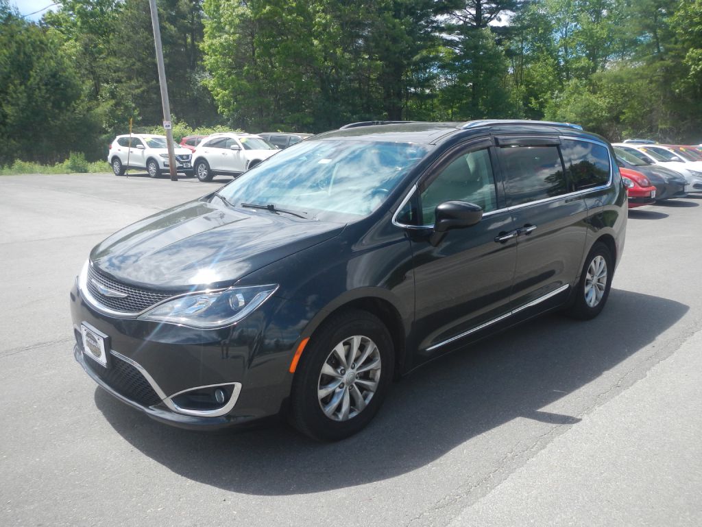 Photo 52 of this CHRYSLER PACIFICA