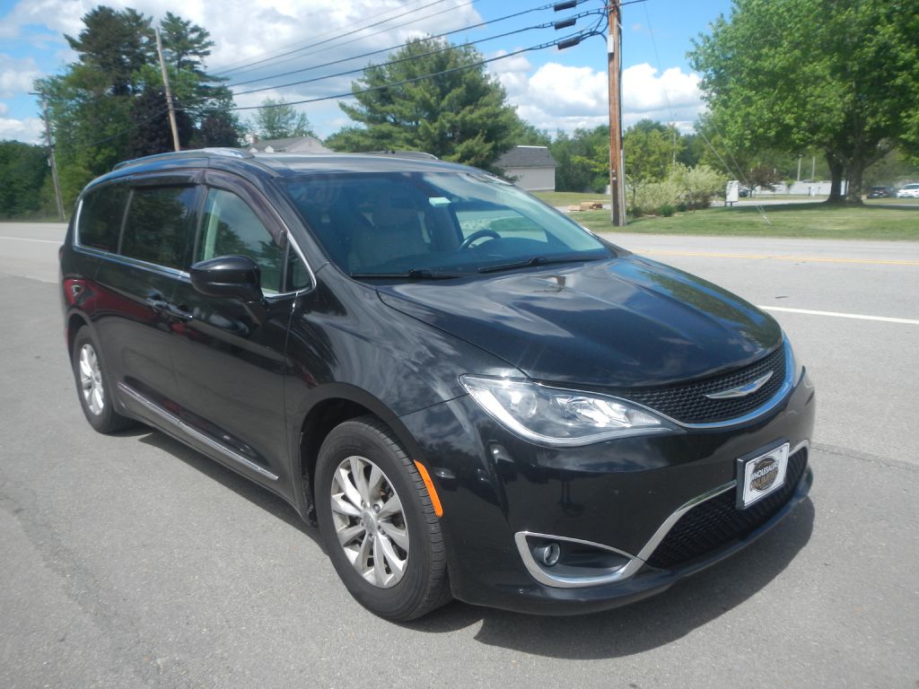 Photo 53 of this CHRYSLER PACIFICA
