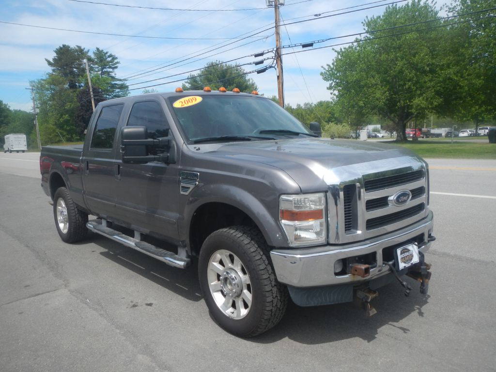 Photo 2 of this FORD F350 4WD PLOW