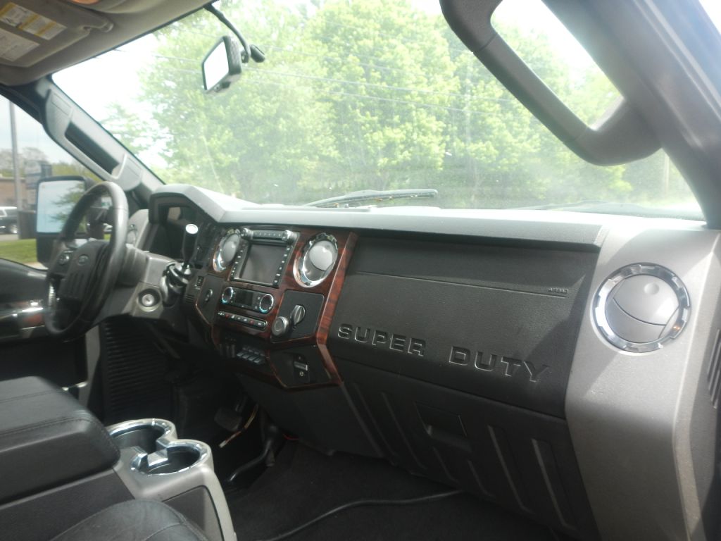 Photo 4 of this FORD F350 4WD PLOW