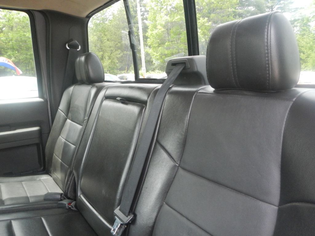 Photo 8 of this FORD F350 4WD PLOW