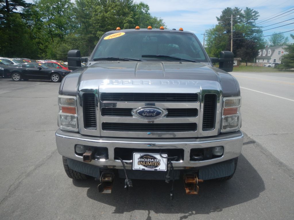 Photo 11 of this FORD F350 4WD PLOW