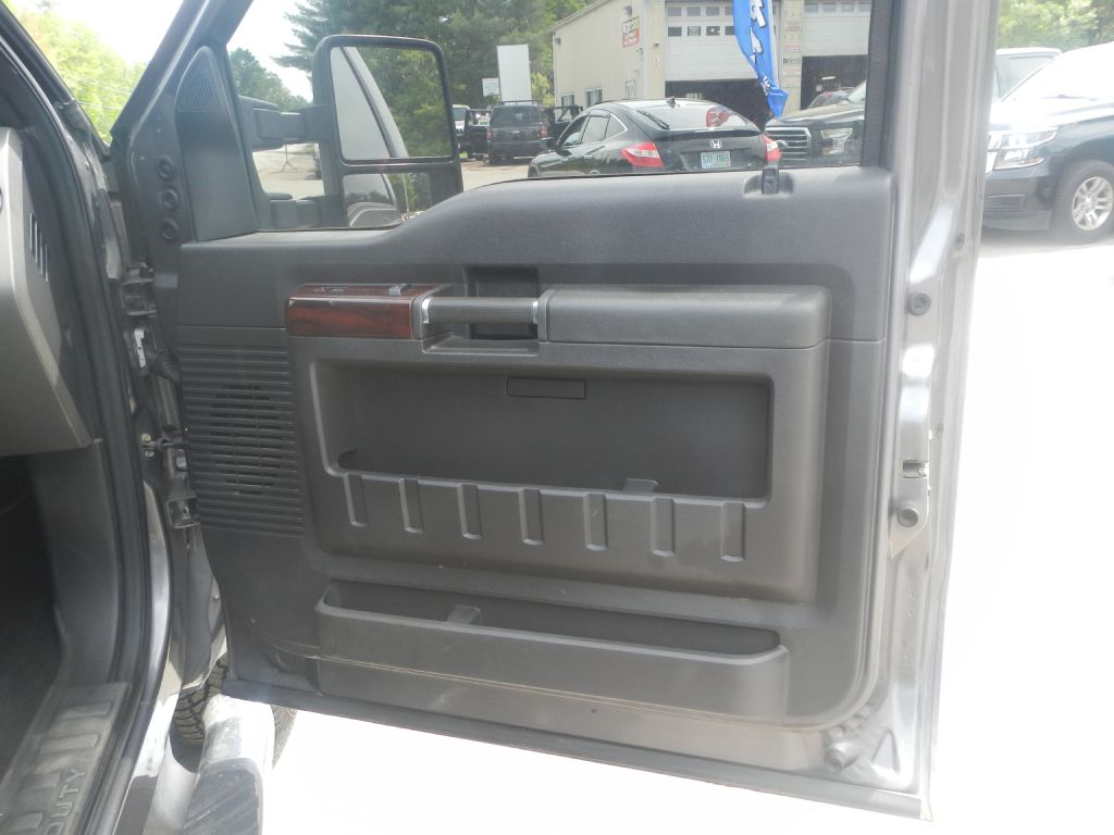 Photo 20 of this FORD F350 4WD PLOW