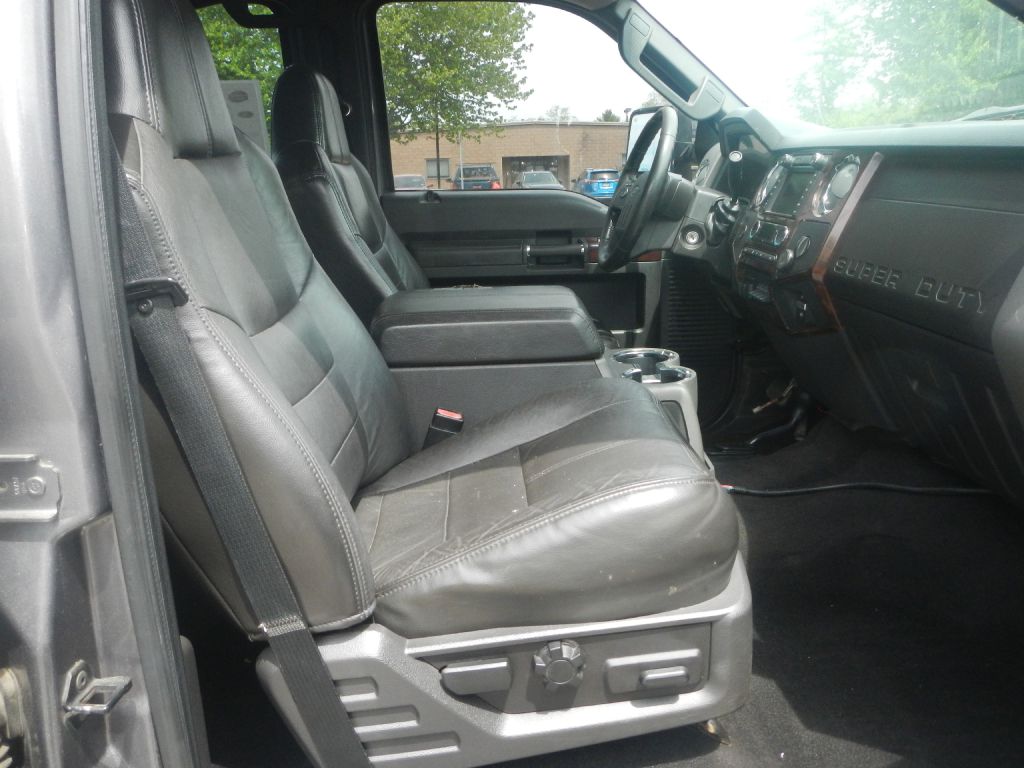 Photo 21 of this FORD F350 4WD PLOW