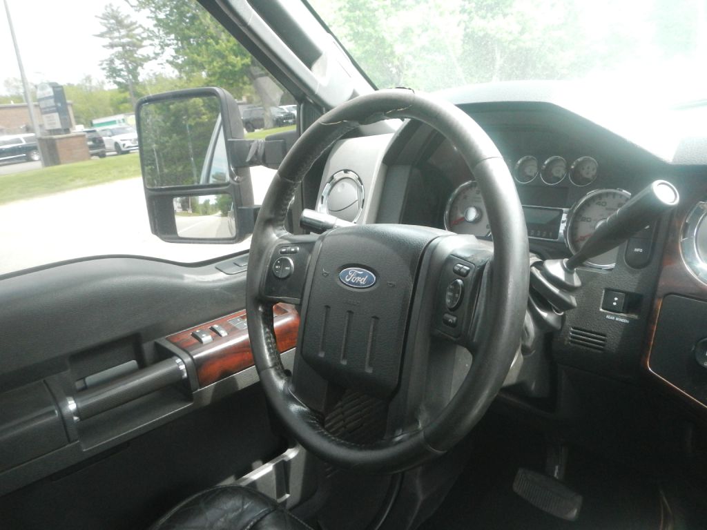 Photo 23 of this FORD F350 4WD PLOW