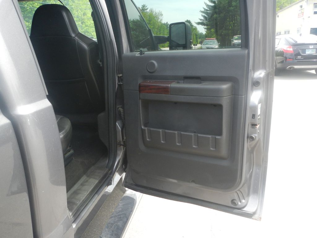 Photo 26 of this FORD F350 4WD PLOW