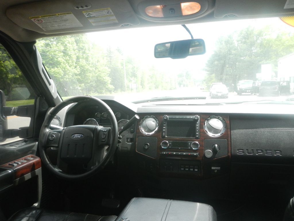 Photo 29 of this FORD F350 4WD PLOW