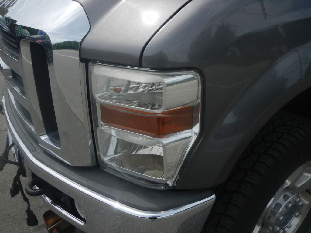Photo 33 of this FORD F350 4WD PLOW