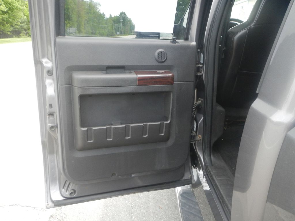 Photo 40 of this FORD F350 4WD PLOW