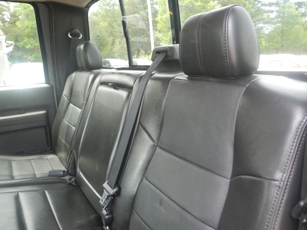 Photo 41 of this FORD F350 4WD PLOW