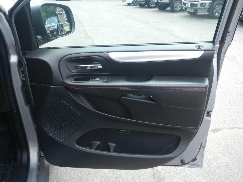 Photo 18 of this DODGE GRAND CARAVAN