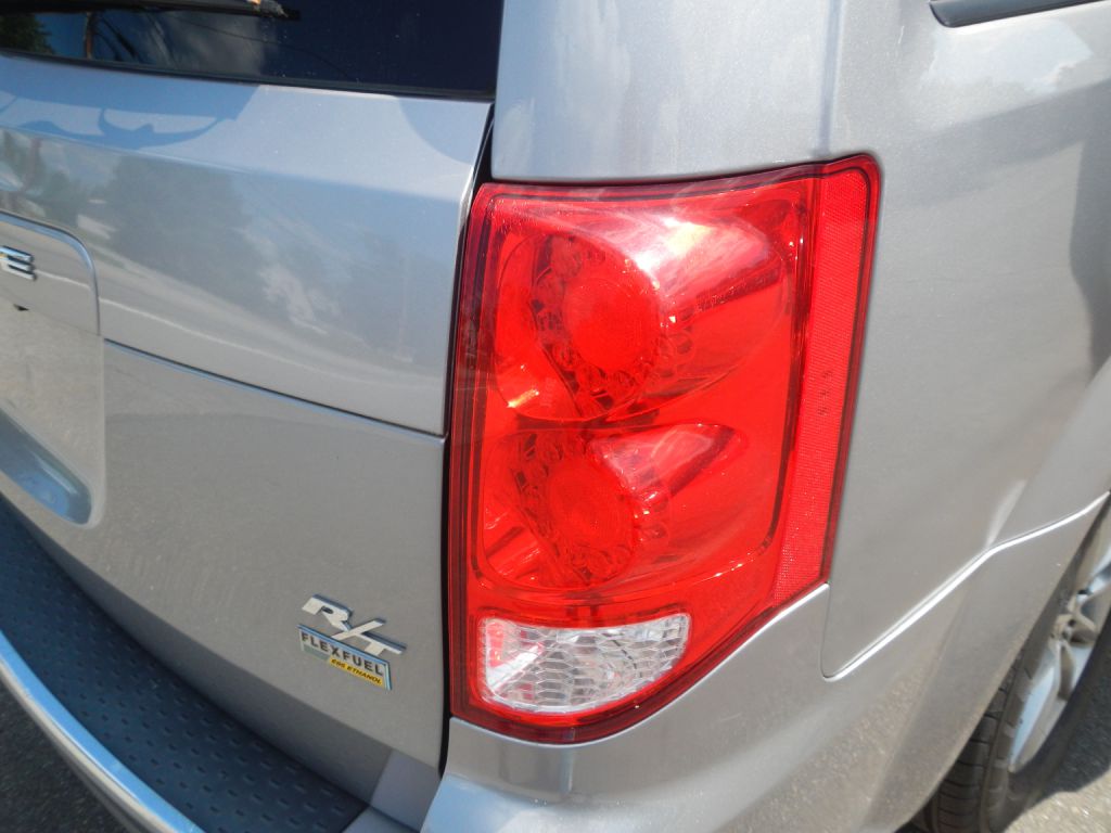 Photo 33 of this DODGE GRAND CARAVAN