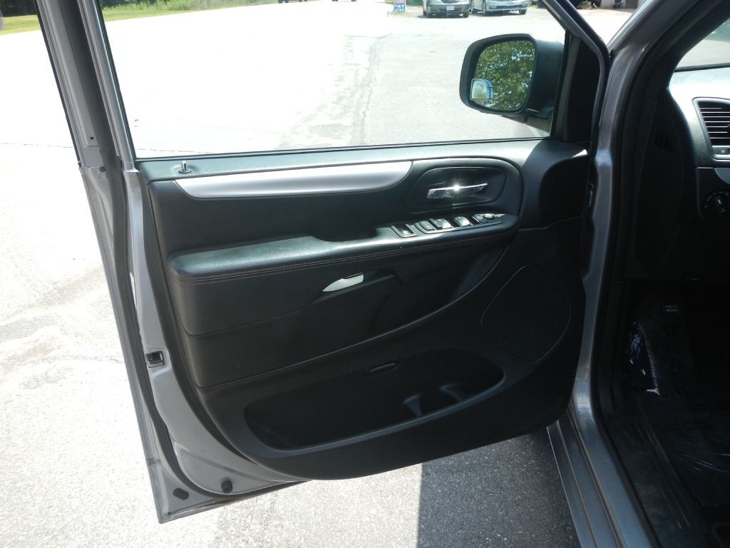 Photo 50 of this DODGE GRAND CARAVAN