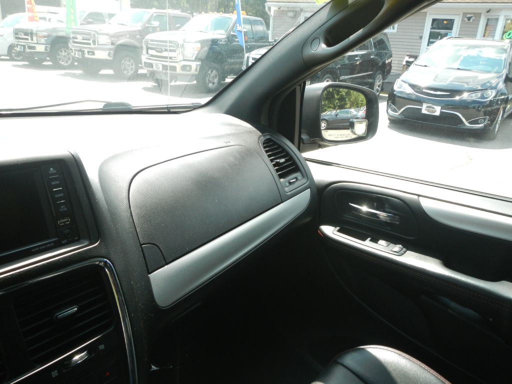 Photo 54 of this DODGE GRAND CARAVAN