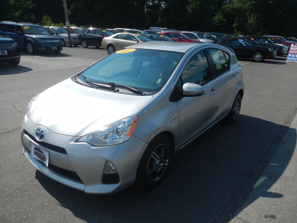Photo 2 of this TOYOTA PRIUS C