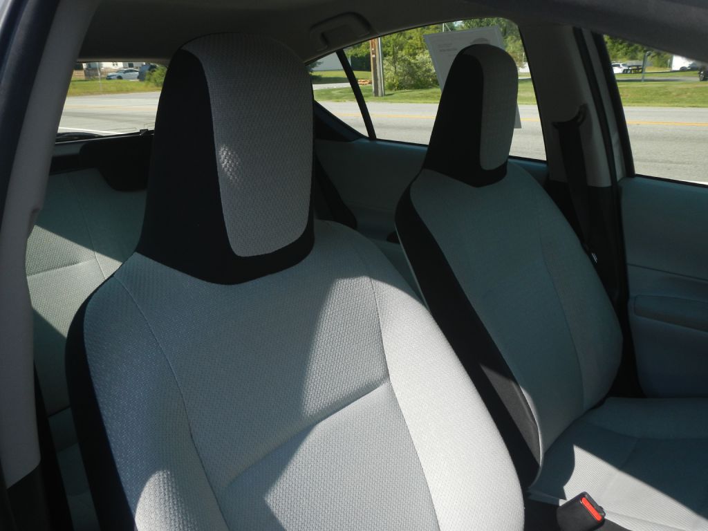Photo 3 of this TOYOTA PRIUS C