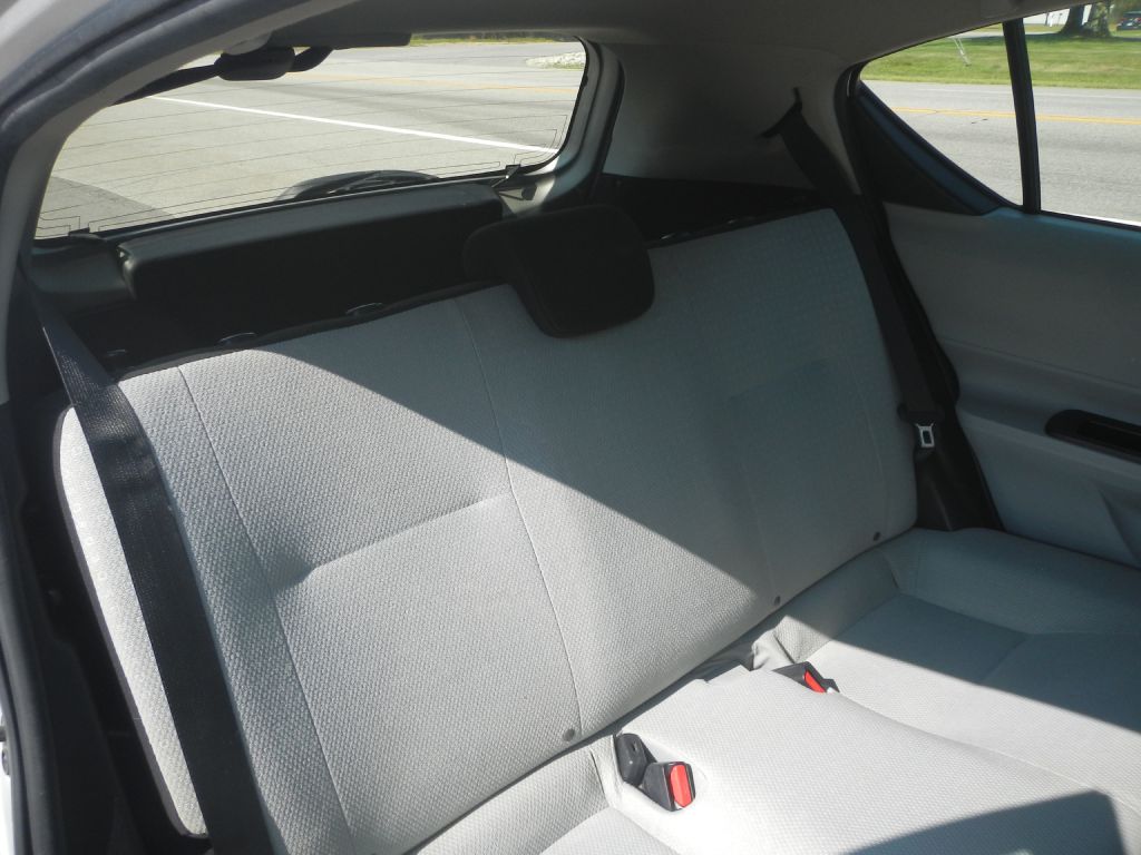 Photo 5 of this TOYOTA PRIUS C