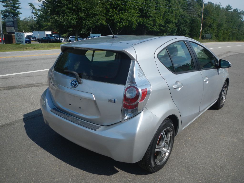 Photo 6 of this TOYOTA PRIUS C