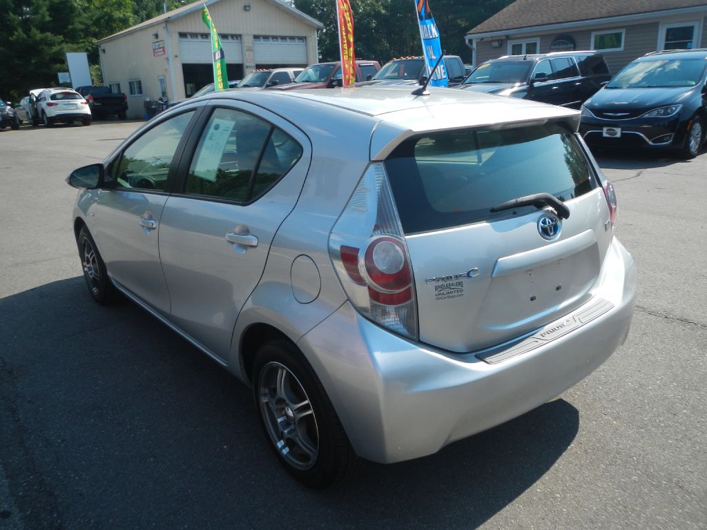 Photo 7 of this TOYOTA PRIUS C