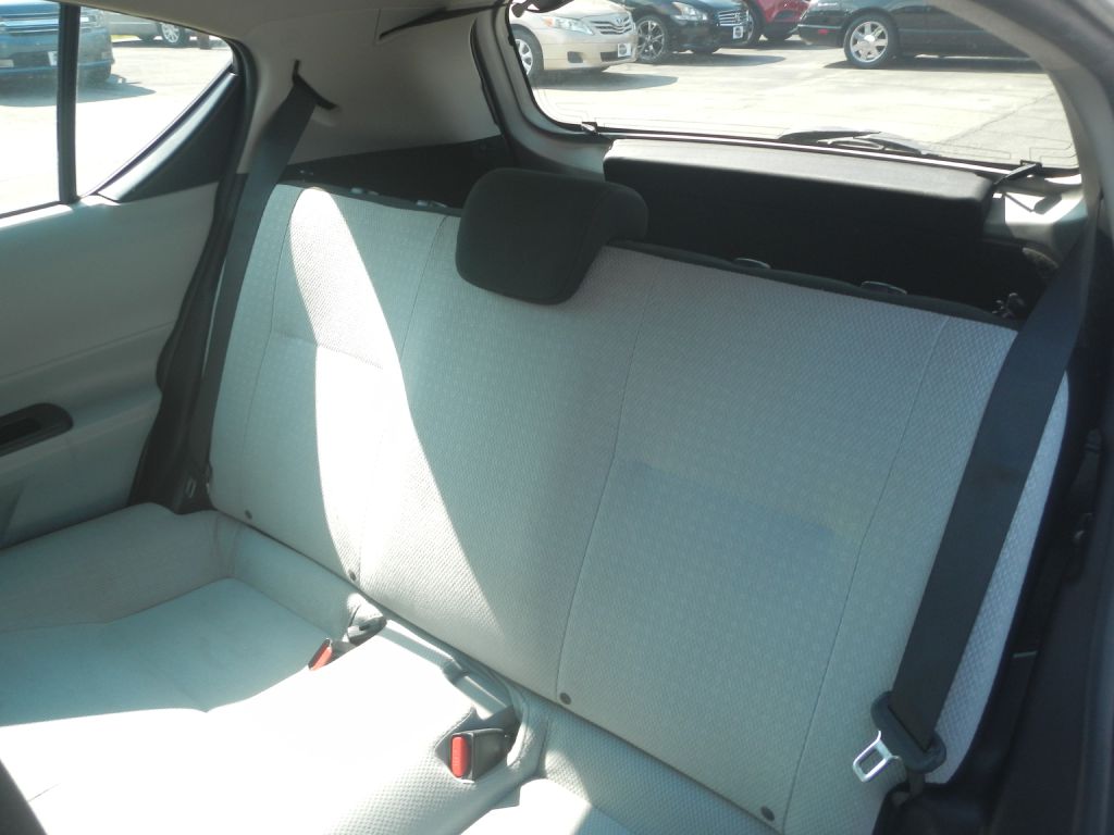 Photo 8 of this TOYOTA PRIUS C