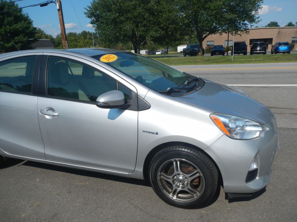 Photo 13 of this TOYOTA PRIUS C