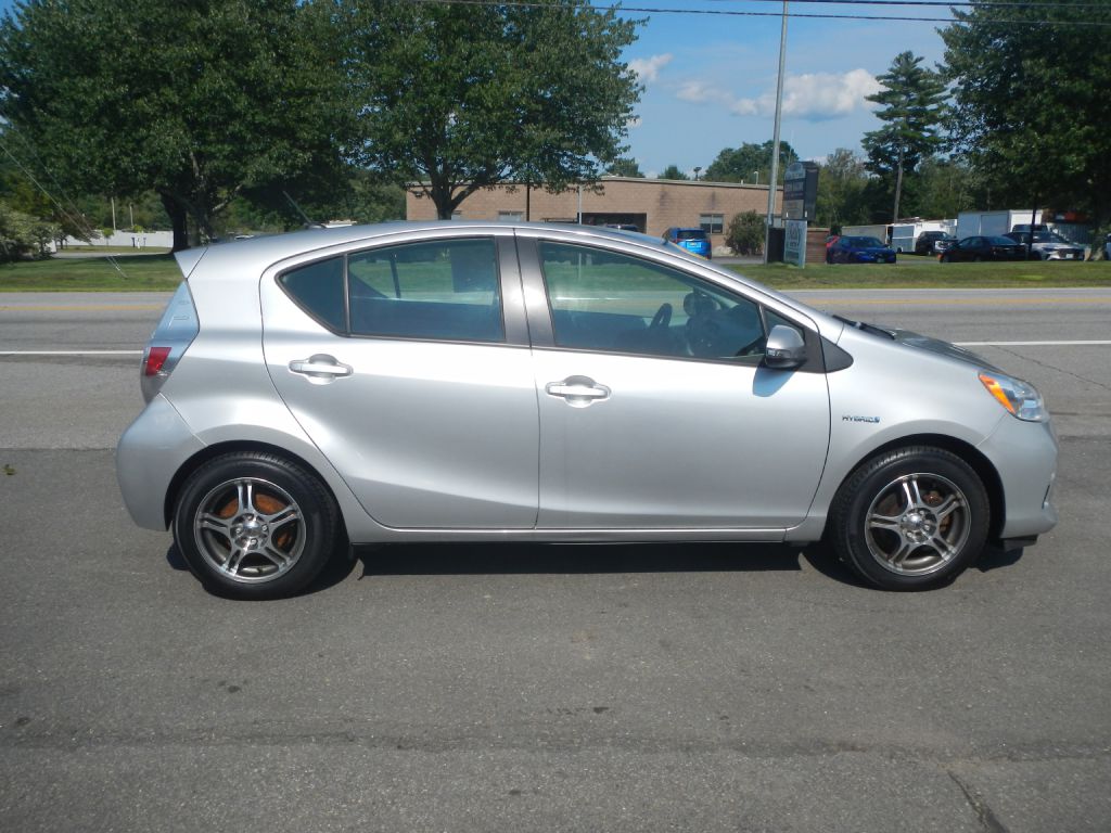 Photo 15 of this TOYOTA PRIUS C