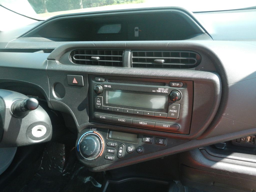 Photo 22 of this TOYOTA PRIUS C