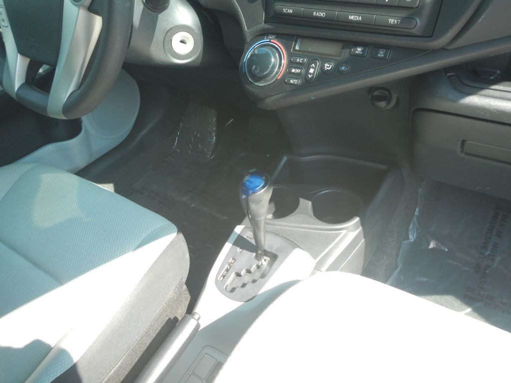 Photo 24 of this TOYOTA PRIUS C
