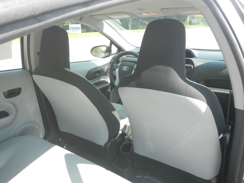 Photo 27 of this TOYOTA PRIUS C