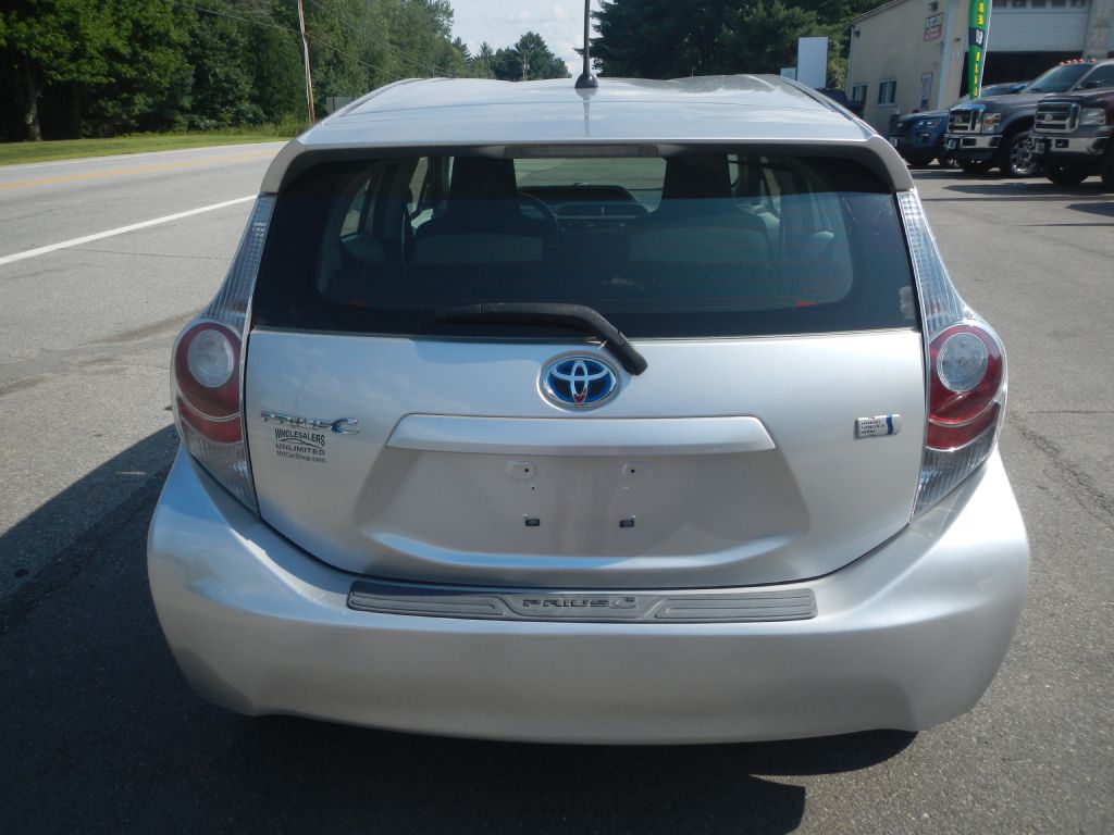 Photo 30 of this TOYOTA PRIUS C