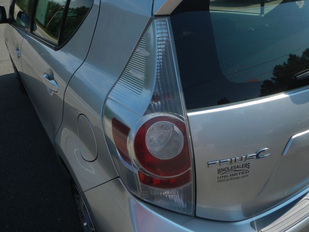 Photo 31 of this TOYOTA PRIUS C