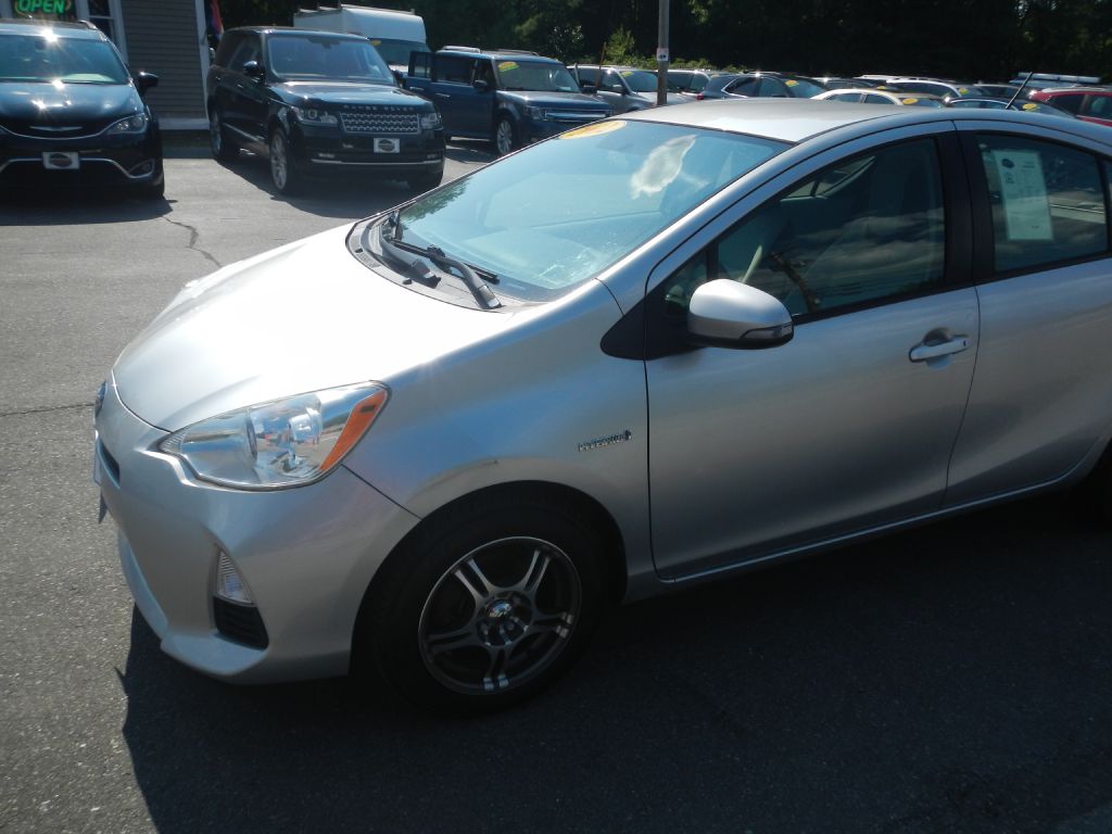 Photo 36 of this TOYOTA PRIUS C