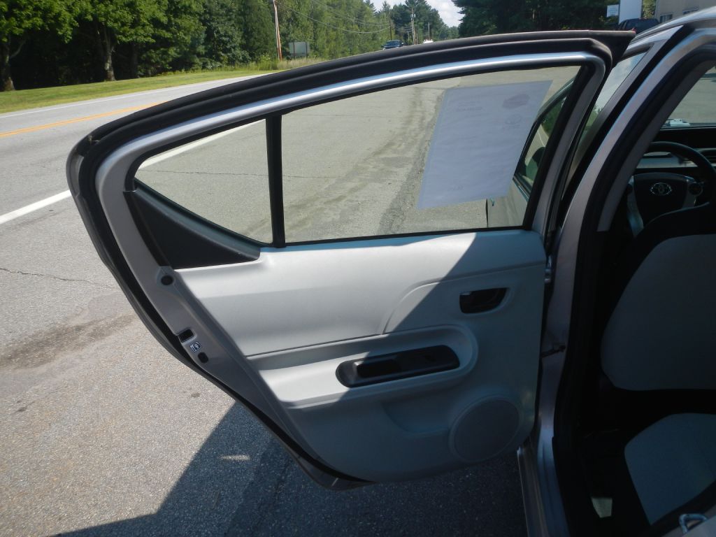 Photo 39 of this TOYOTA PRIUS C