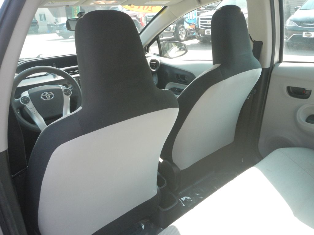 Photo 42 of this TOYOTA PRIUS C