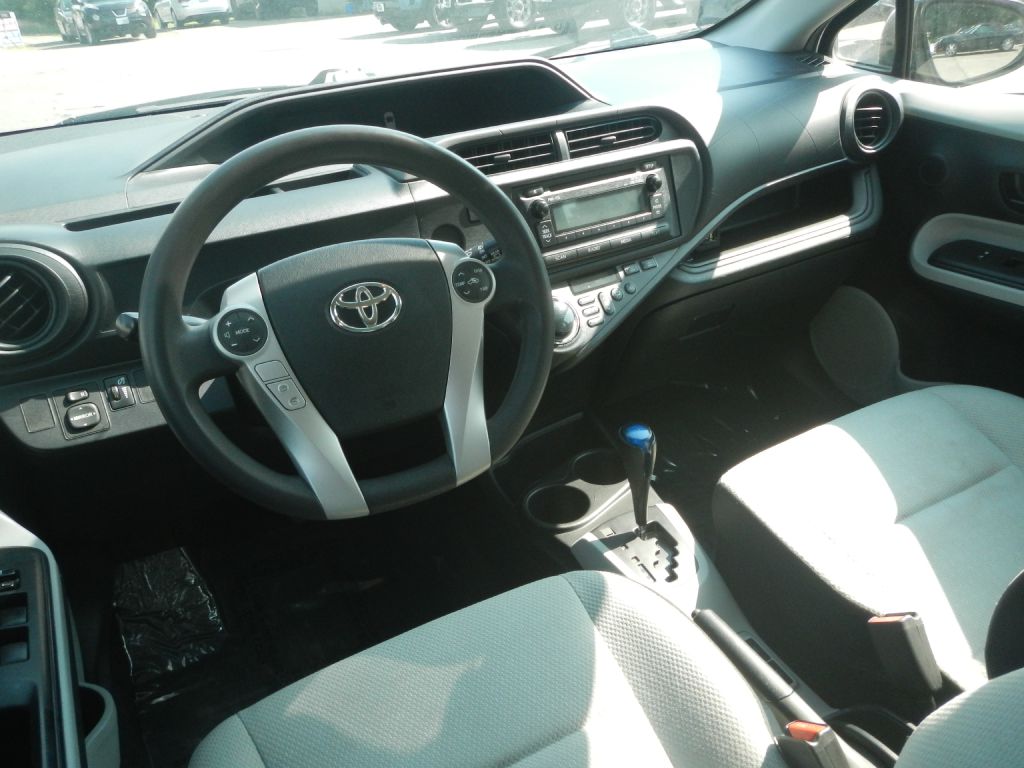 Photo 43 of this TOYOTA PRIUS C