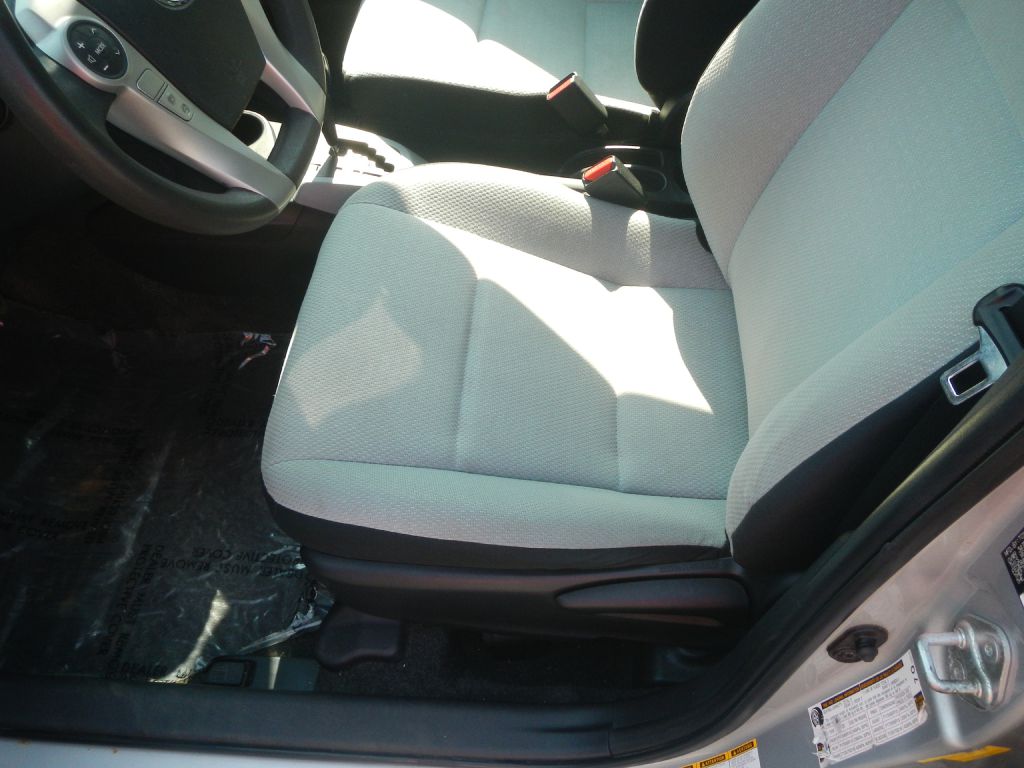 Photo 45 of this TOYOTA PRIUS C