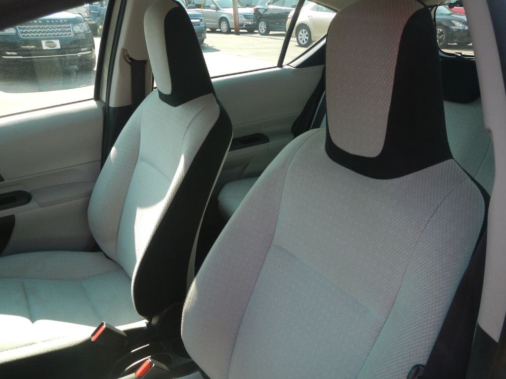 Photo 46 of this TOYOTA PRIUS C