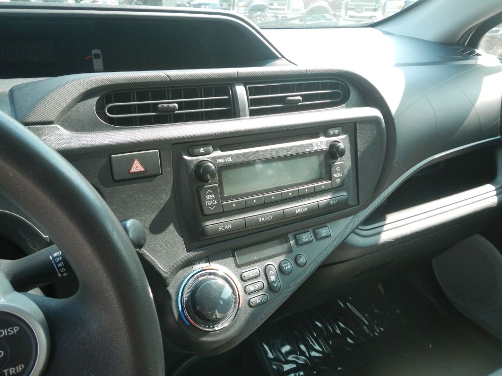 Photo 48 of this TOYOTA PRIUS C