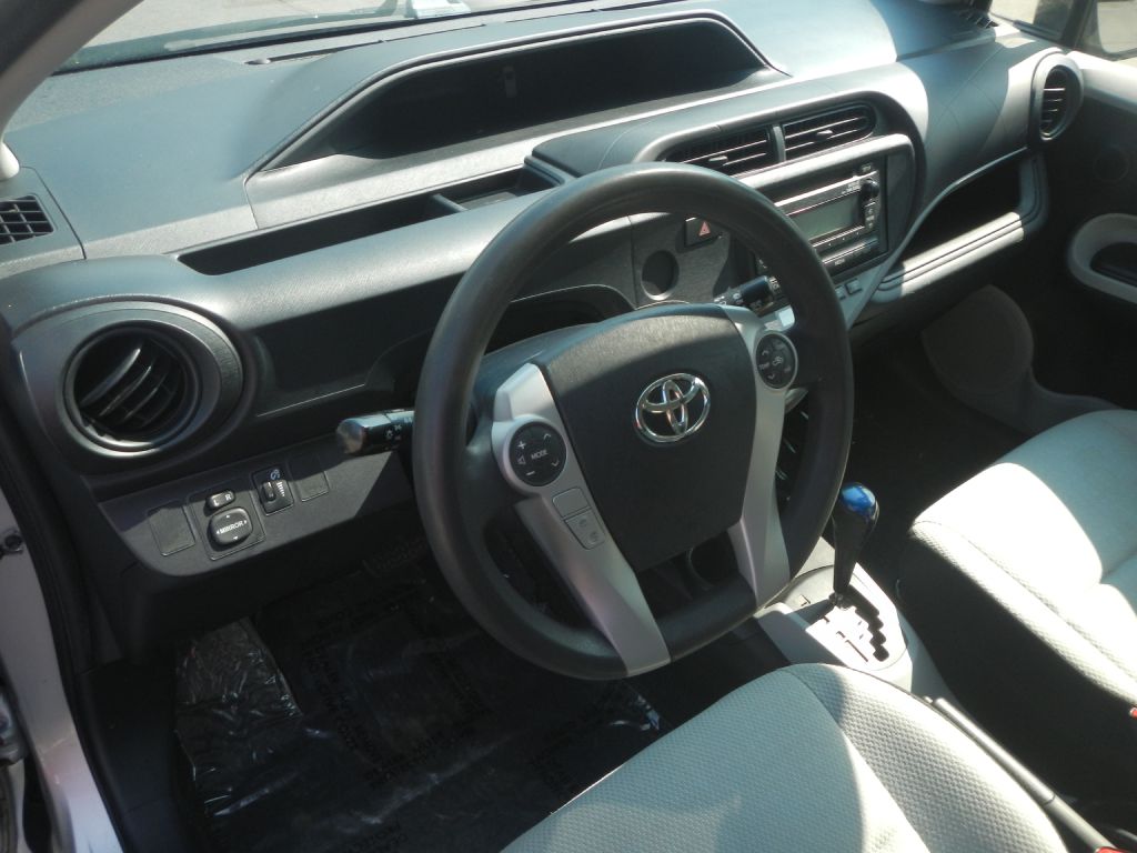 Photo 51 of this TOYOTA PRIUS C