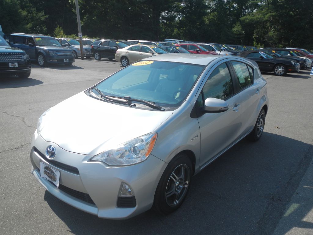 Photo 52 of this TOYOTA PRIUS C