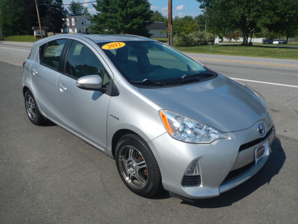Photo 54 of this TOYOTA PRIUS C