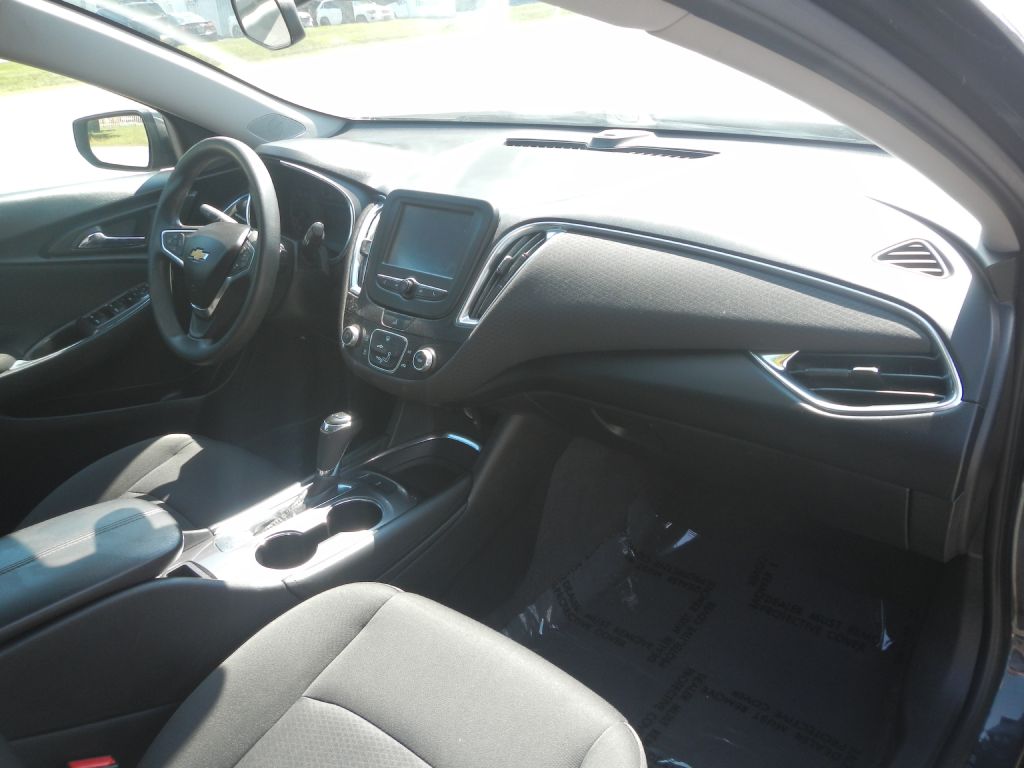 Photo 3 of this CHEVROLET MALIBU LT