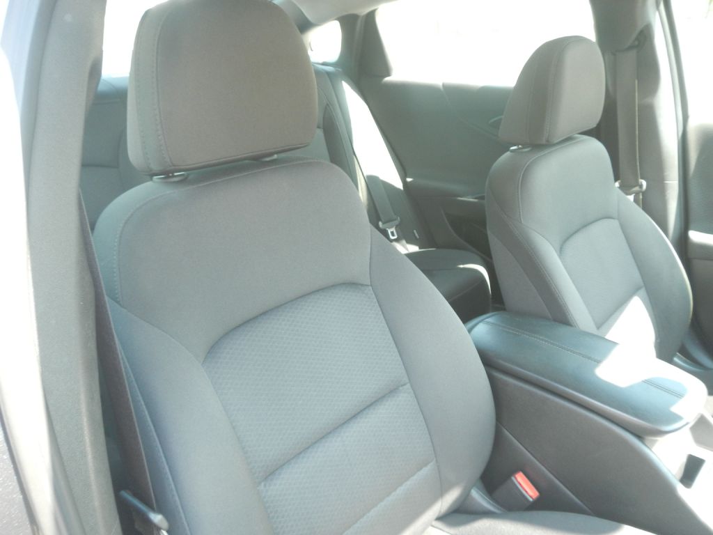 Photo 4 of this CHEVROLET MALIBU LT