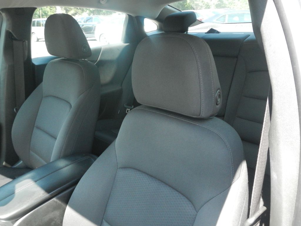 Photo 9 of this CHEVROLET MALIBU LT